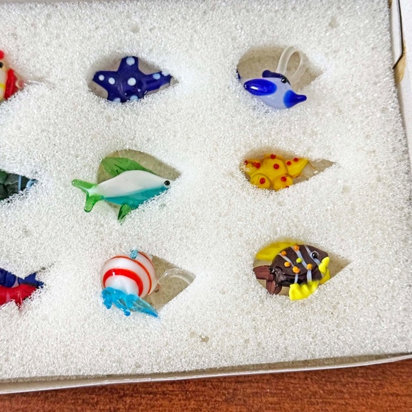 SEA CREATURES, 12 BLOWN CRYSTAL WITH 6 ¼ H x 2 ½ DIAMETER CRYSTAL TREE TO HANG - Picture 15 of 15